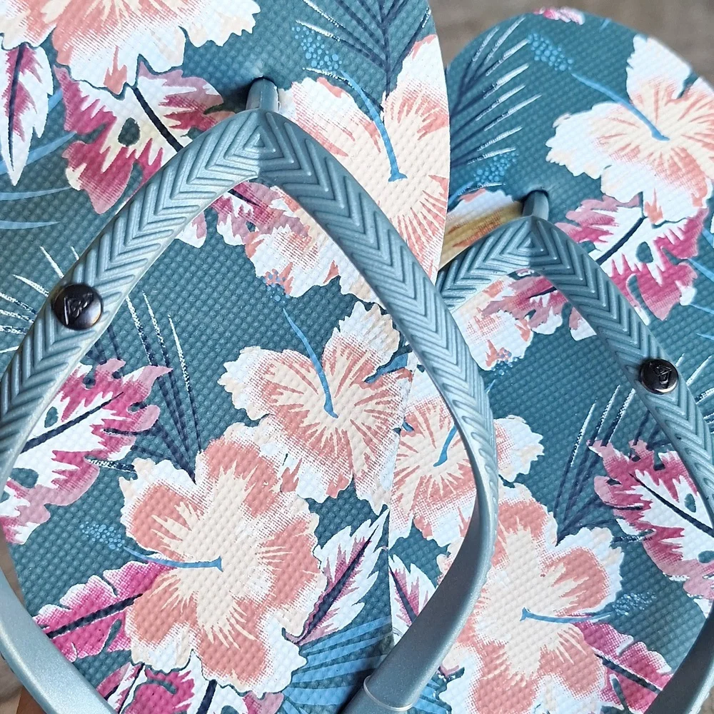 Womens Roxy Flip Flops, size 7, Turquoise - Picture 3 of 3